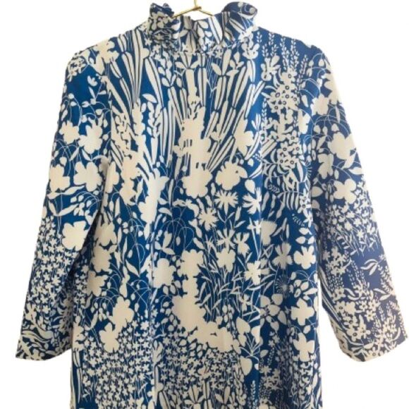 Tuckernuck Blue and White Graphic 3/4 Sleeve Blouse - Picture 2 of 10